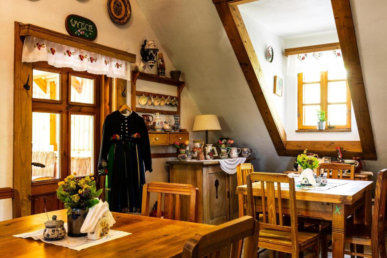 ホテル Oberza Pod Zlotym Prosiakiem Nieborów エクステリア 写真